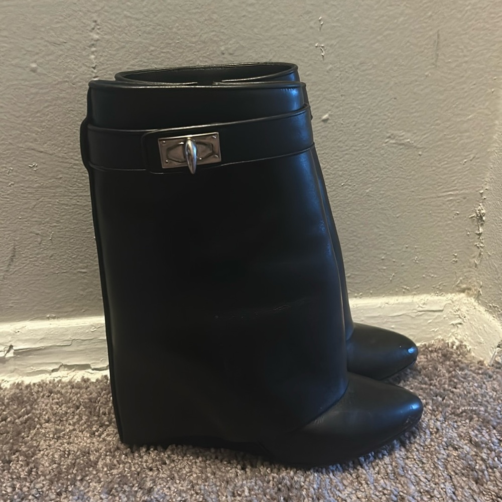 Givenchy Short Sharklock Boots size 37